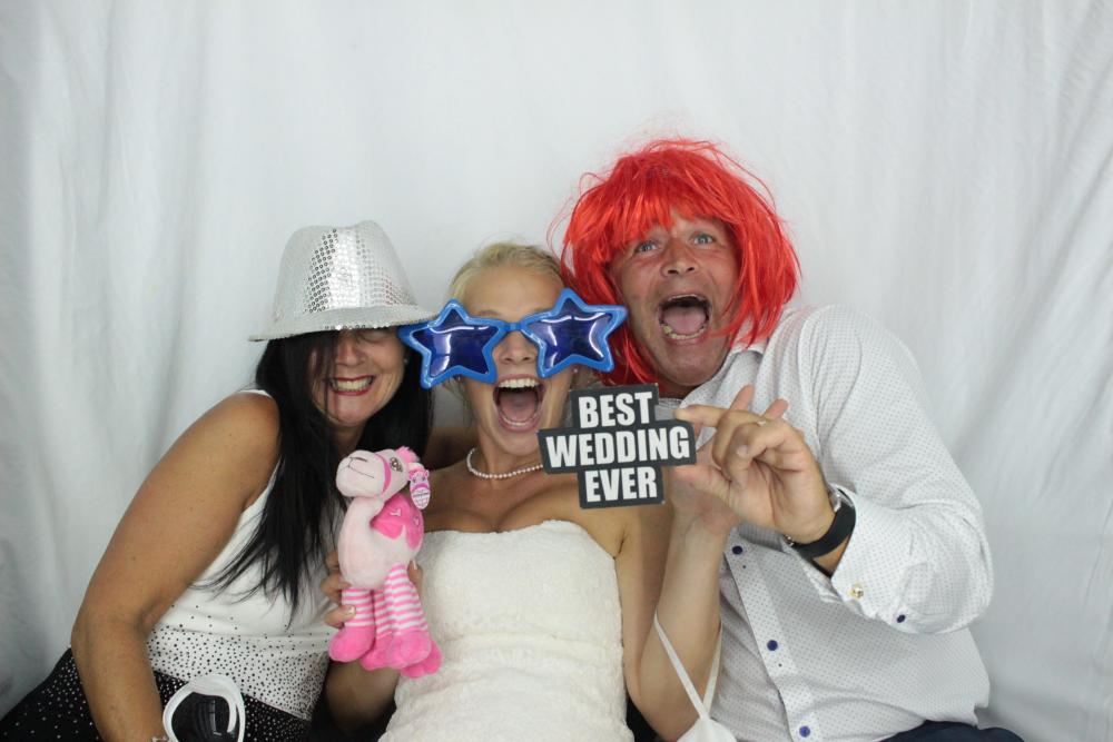 Laura & Oliver | View more photos from the event at gallery.myphotoboothexperience.co.uk/u/MyPhotoBoothExperienceLtd/Laura-Oliver